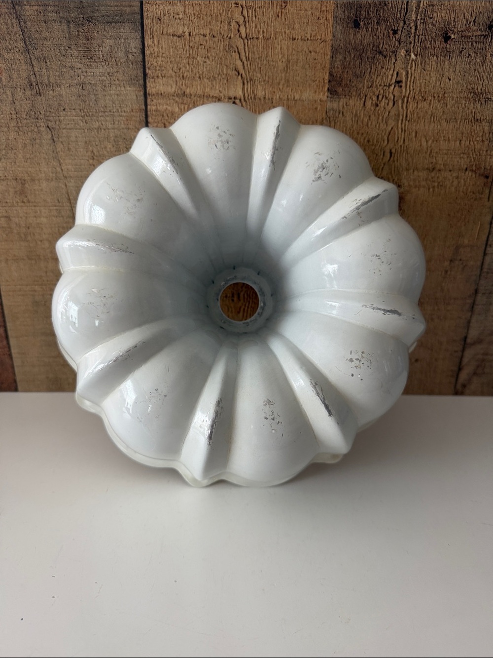 White Vintage Bundt Cake Pan